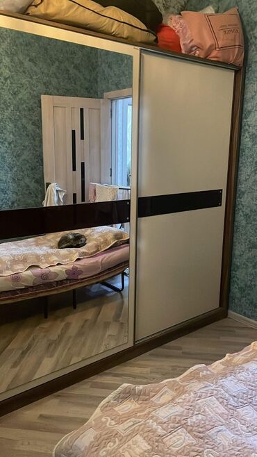ipatekada olan evler: Genis dolab satilir 300 azn .Ölçüsü 2/220. Unvan masazir (Gülü)