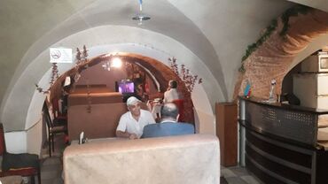 Restoran, kafelər: Yasamal rayonu,Daxili işlər Nazirliyin yaxınlığında, 90 kv.m sahəsi — 7