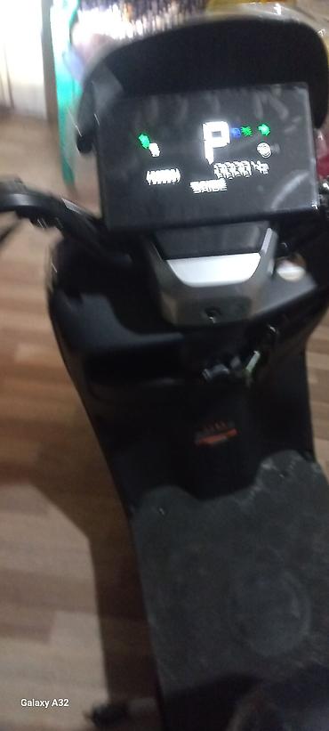 Mopedlər,skuterlər: Elektrik skuter - Şəhər daxili hərəkət üçün kompakt və səssiz — 2