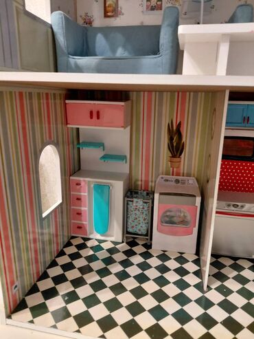 рабочий стол для телефона флай: Продаётся игровой деревянный домик для кукол Entertainer, с мебелью и