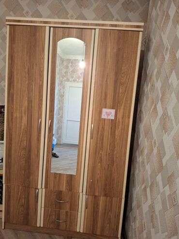 güzgülü dolab: İşlənmiş, Açılan, 3 qapılı Düz dolab, Qarderob, paltar dolabı