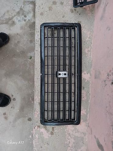 masin diskleri: VAZ 2107 radiator barmaqlığı maşının üsdünnən çıxıb — 1