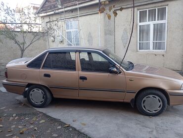 нехсия машина: Daewoo Nexia: 2002 г., 1.5 л, Механика, Бензин, Седан