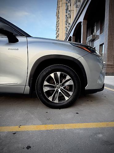 highlander platinum: Toyota Highlander: 2022 г., 2.5 л, Вариатор, Гибрид, Внедорожник — 7
