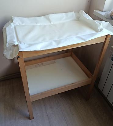 ванны детские: Б/у пеленальный столик IKEA из массива дерева Особенности: - Верхняя — 1