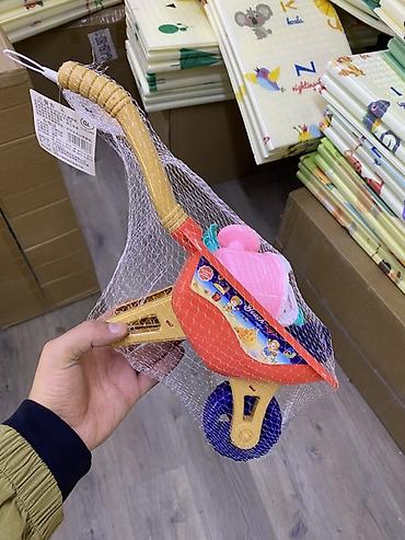 Игровой набор для песочницы: тачка с аксессуарами - Яркая детская