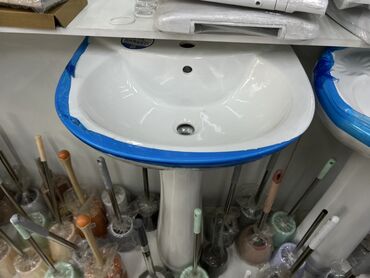 пьедесталом раковина с: Раковина для ванной, Особенности: Глянцевое, Круглая форма, Материал: Керамика