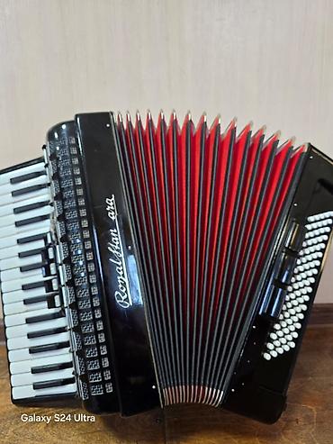 Аккордеоны: Продаются аккордеоны по выгодной цене,в отличном состоянии, звоните — 4