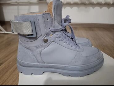 зимный обувь: Ботинки, 37, UGG, Б/у, цвет - Голубой, Самовывоз