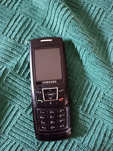 Samsung mobilni telefon sa fizičkom tastaturom (klasični bar dizajn)