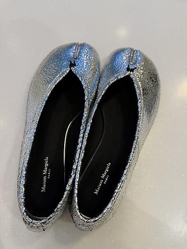 Личные вещи: Балетки Maison Margiela Tabi - Оригинальная модель Tabi с разделённым — 2