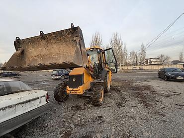 Другие автомобили: Экскаватор-погрузчик JCB желтого цвета.Машина имеет кабину оператора с — 10