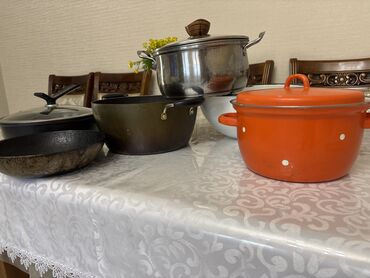 Казаны: Продам казан(6л) без крышки, кастрюля 4 л с крышкой, кастрюля эмал-ная at lalafo.kg Казаны: Продам казан(6л) без крышки, кастрюля 4 л с крышкой, кастрюля эмал-ная