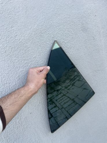 Avtomobil şüşələri: Arxa, Mercedes-Benz MPV/SUV/miniven tipli avtomobillərin arxa yan pəncərələri üçün ölçü və forma baxımından uyğun modellərlə işlənə bilər., 2014 il, Almaniya, Ünvandan götürmə — 7