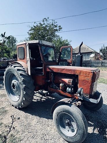 yuk maşnları: Kənd təsərrüfatı üçün traktor - Kabinəli, ön şüşəli və iki qapılı — 3