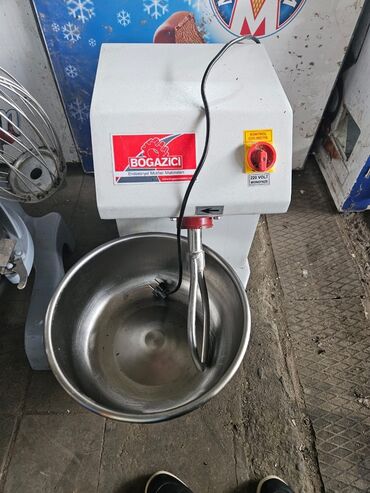 Xəmir yoğuran aparatlar: Turkiyə istehsalı 0 faza ilə isləyən xəmirqarışdiran satilir. Aparat