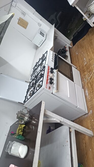 столовое оборудование: Оборудование для небольшой кухни/кафе В комплект входят: - Газовая