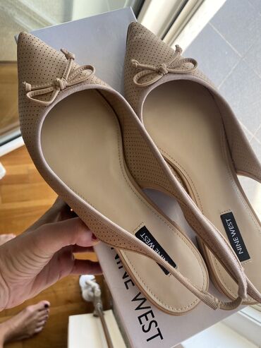satenske bluze bez rukava: Sandale, Nine West, 40