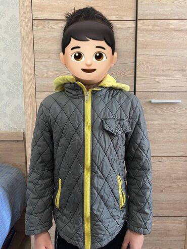куртки осение: Куртка на мальчика 6-7 лет,отличное подойдёт на весну и осень,в