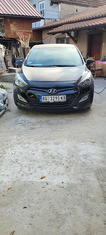 pezo 1: Hyundai i30 blue – hečbek, crna boja, beogradske tablice BG 3295-KB — 1