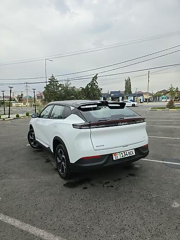 белый dongfeng aeolus e70: Dongfeng : 2026 г., Автомат, Электромобиль, Универсал — 4