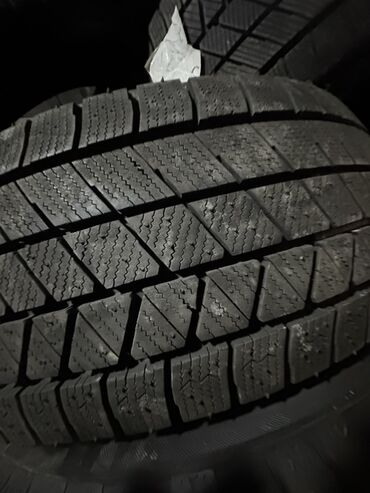 срочно продаю в связи с переездом: Шиналар 225 / 45 / R 17, Кыш, Жаңы, Комплект, Жеңил унаалар, Жапония, Bridgestone