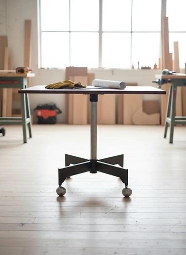 foldable table: Мобильный рабочий стол с регулируемой высотой - Компактная квадратная — 1