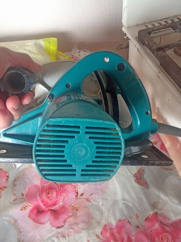 Digər mişarlar: Makita N5900B diskli dairəvi mişar - Güc: 2000 W - Gərginlik: 220–230 — 5