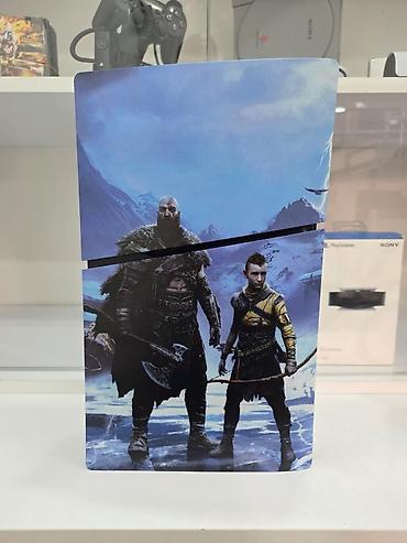 PlayStation 5 üçün God of War: Ragnarök temalı dekorativ üst və alt