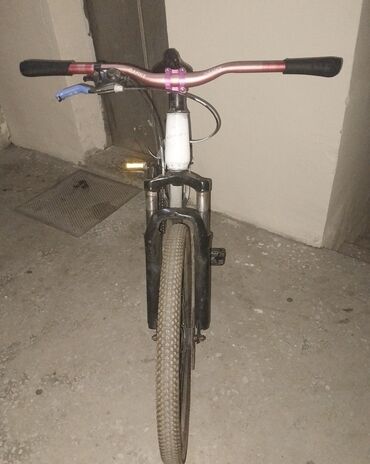купить горный велосипед недорого: Dağ/şosse hibrid tərzində 24” təkərli velosiped. - Rəng: ağ-qara
