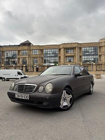 Mercedes-Benz E-Class: 2.2 l | 2001 il Sedan