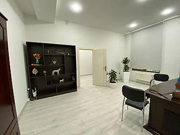 Kommersiya daşınmaz əmlakı: Prestijli 5 mərtəbəli binanın 2-ci mərtəbəsində yerləşir. • Sahə: 3-cü — 4