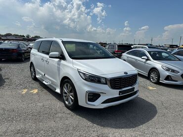 красная машина: Kia Carnival: 2018 г., 2.2 л, Автомат, Дизель, Лимузин
