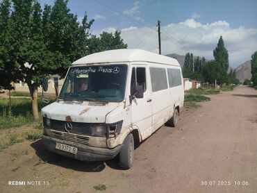 дом на колесах: Белый фургон Mercedes-Benz с высокой крышей, подходящий для различных
