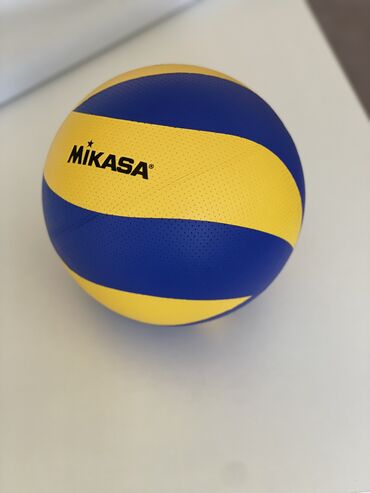 мяч волейбольный mikasa mva200 оригинал: Продаётся волейбольный мяч • в хорошем качестве • удобный для игры •