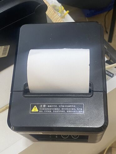 noutbuk masasi: Qara rəngli Xprinter termal qəbz printeri. Kiçik və orta bizneslər