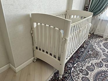 bunk bed: Детская кроватка на колёсах, цвет белый/молочный. - Классическая — 2