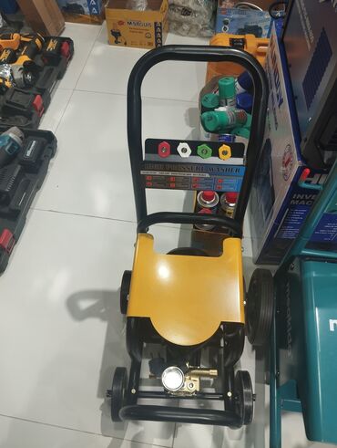 Otbiçənlər və trimmerlər: Bu, müxtəlif səthləri təmizləmək üçün istifadə olunan, təkərli, sarı