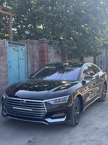 bme e39: BYD E9: 2021 г., Электромобиль, Седан — 4