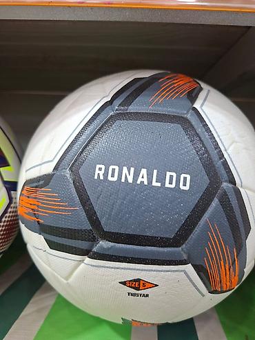 Toplar: Futbol topları 20-25 azn Məhsul təsviri: - Peşəkar oyuna və məşqlərə — 18
