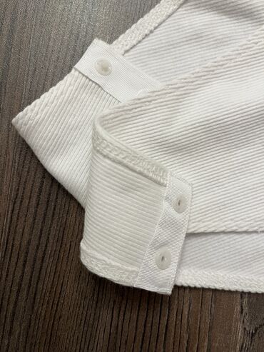 Baletkalar: Zara body bluz tezedir geyilmeyib 
L razmerdir — 6