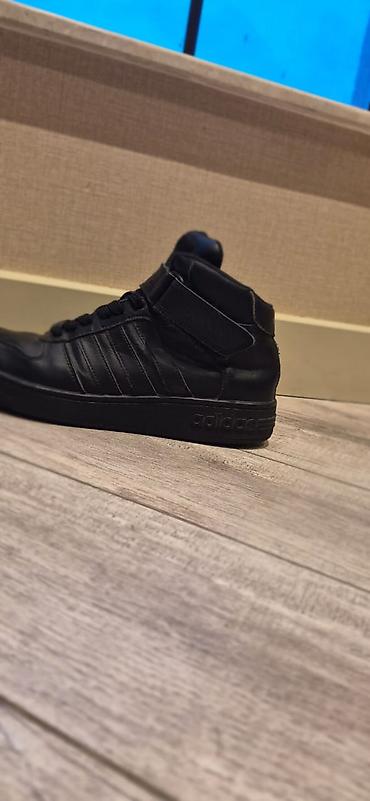 Botinkalar: Satılır: Adidas krossovkalar (42 ölçü) Yaxşı vəziyyətdədir, istifadə — 1