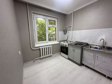 токмок дом квартира: 1 бөлмө, 37 кв. м, 104-серия, 1 кабат, Дизайнердик ремонт