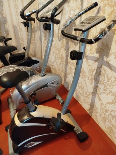 elektron skutor: Velotrenajor ela vəziyyətdə. Bir çox velotrenajor Xizək Veloxizekler