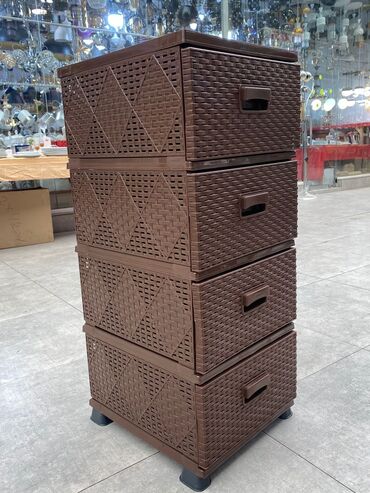 Komodlar: Yeni, Güzgüsüz — 3