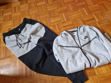 Gornji i donji deo: Nike, S (EU 36), Jednobojni, bоја - Siva