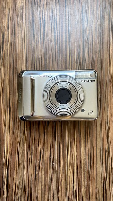 Fotokameralar: Fujifilm Finepix A600 fotokamera. Batareyaları yoxdur. Əlaqə üçün