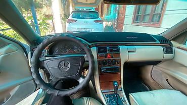 audi 100: Mercedes-Benz E-Class: 1998 г., 2 л, Автомат, Бензин, Седан — 2