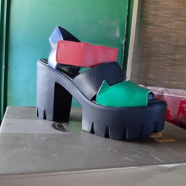 обувь на лето: Продаю женские босоножки натуральная кожа турецкая фирма