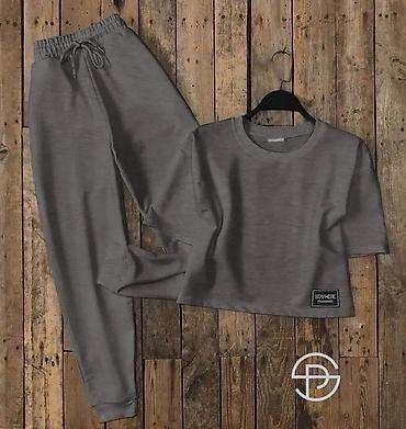 bata rs: Ženski komplet trenerke – crop majica i donji deo - Model: dvoječni — 2